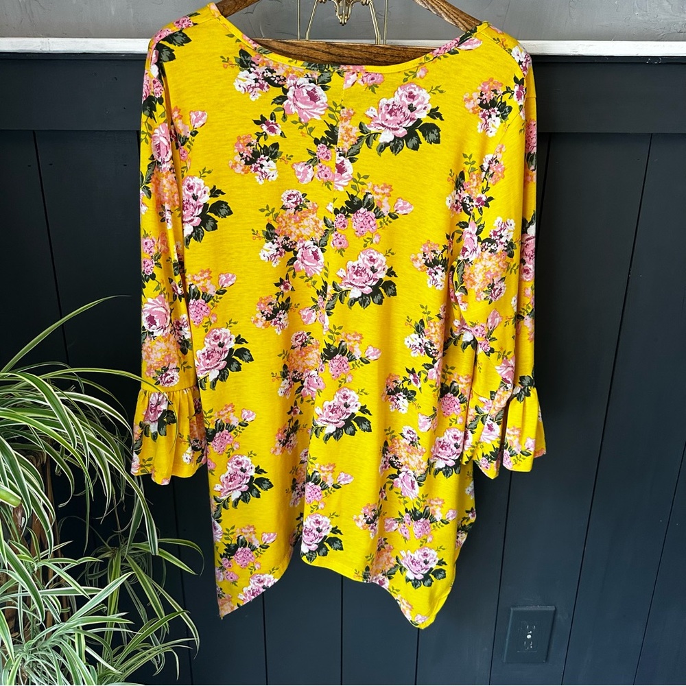 Bobbie Brooks Floral Yellow Bell Sleeve Asymmetrical Tunic Top sz 2X - Picture 2 of 14